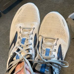 Men’s Brooks running shoes